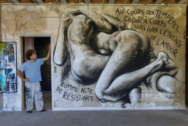 Oeuvre "Coeuràcorps" de l'artiste Skurf réalisée au Collège Fou Fou Fou les 20 et 21 septembre 2026